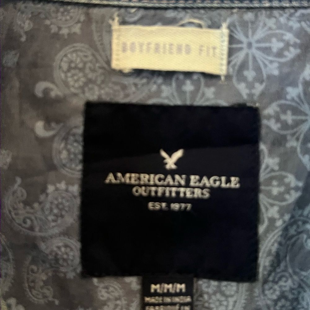 American Eagle Outfitters Boyfriend Fit Pearl Snap Shirt Sz Medium Chambray - Picture 4 of 9